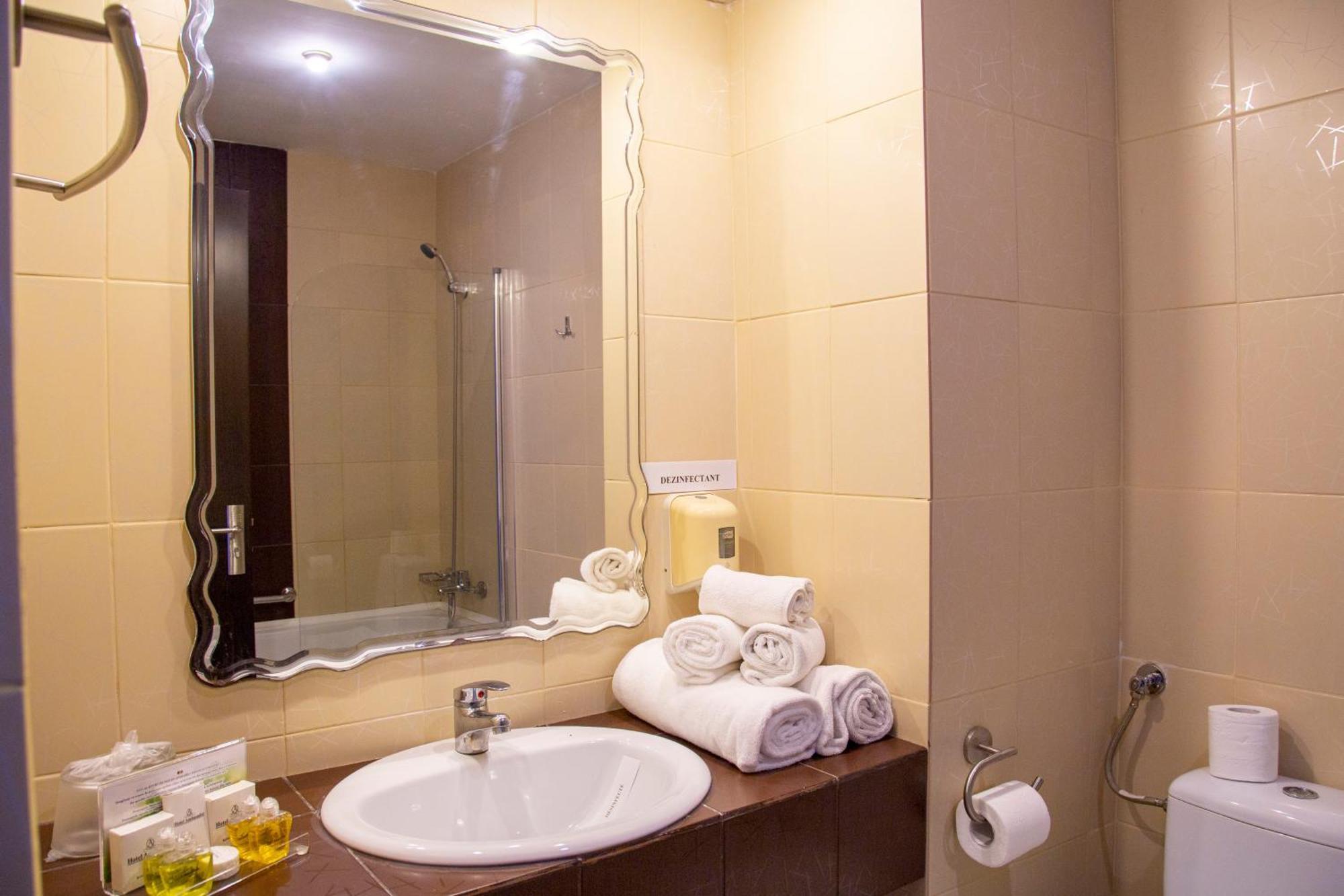 Hotel Ambasador مامايا المظهر الخارجي الصورة