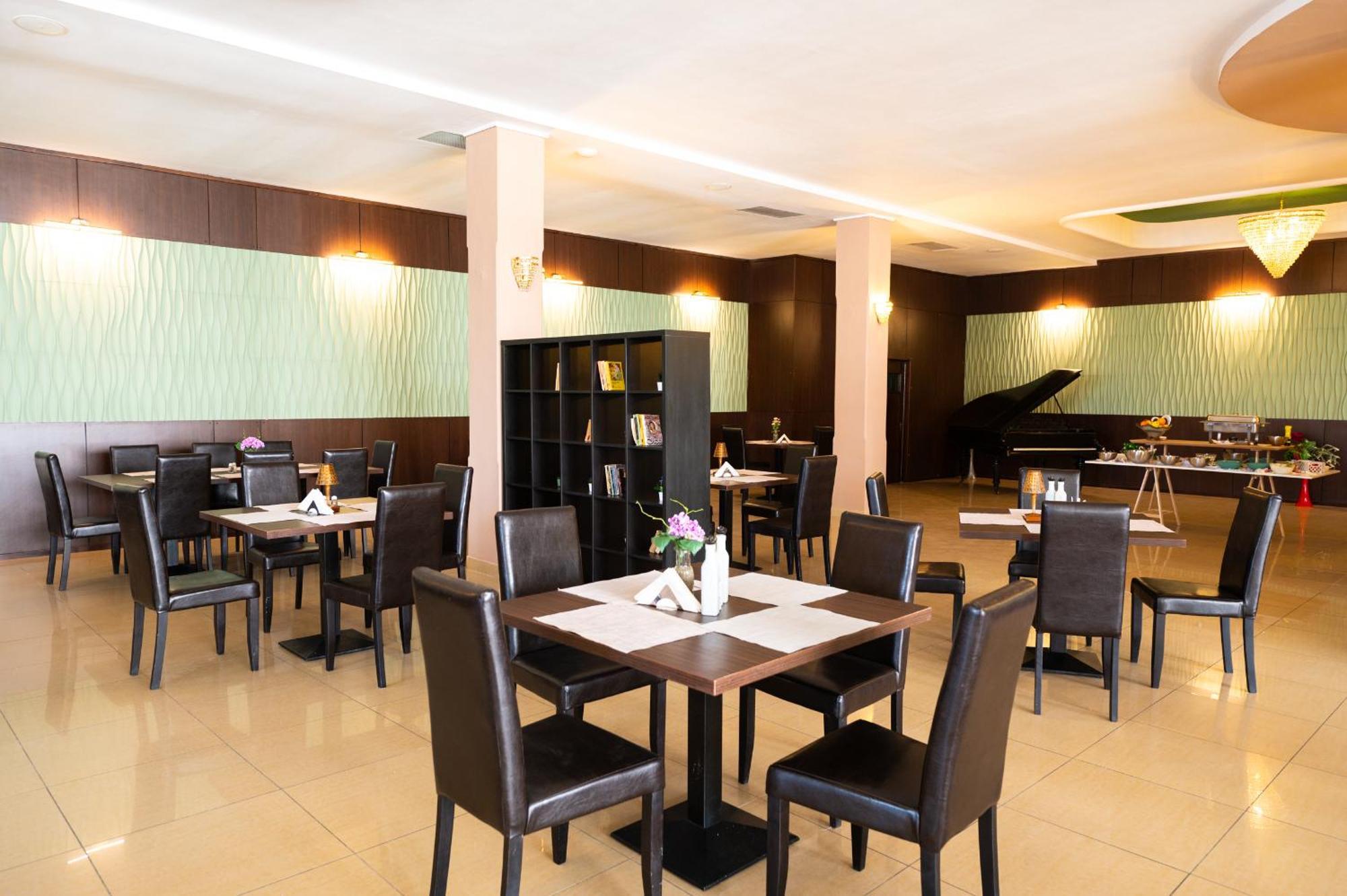 Hotel Ambasador مامايا المظهر الخارجي الصورة